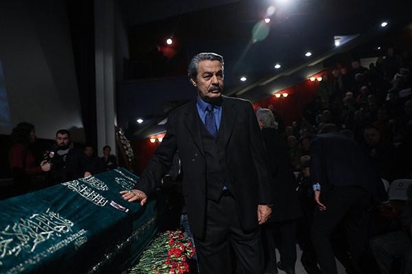 Xərçəngdən ölən aktyorla vida mərasimindən FOTOLAR